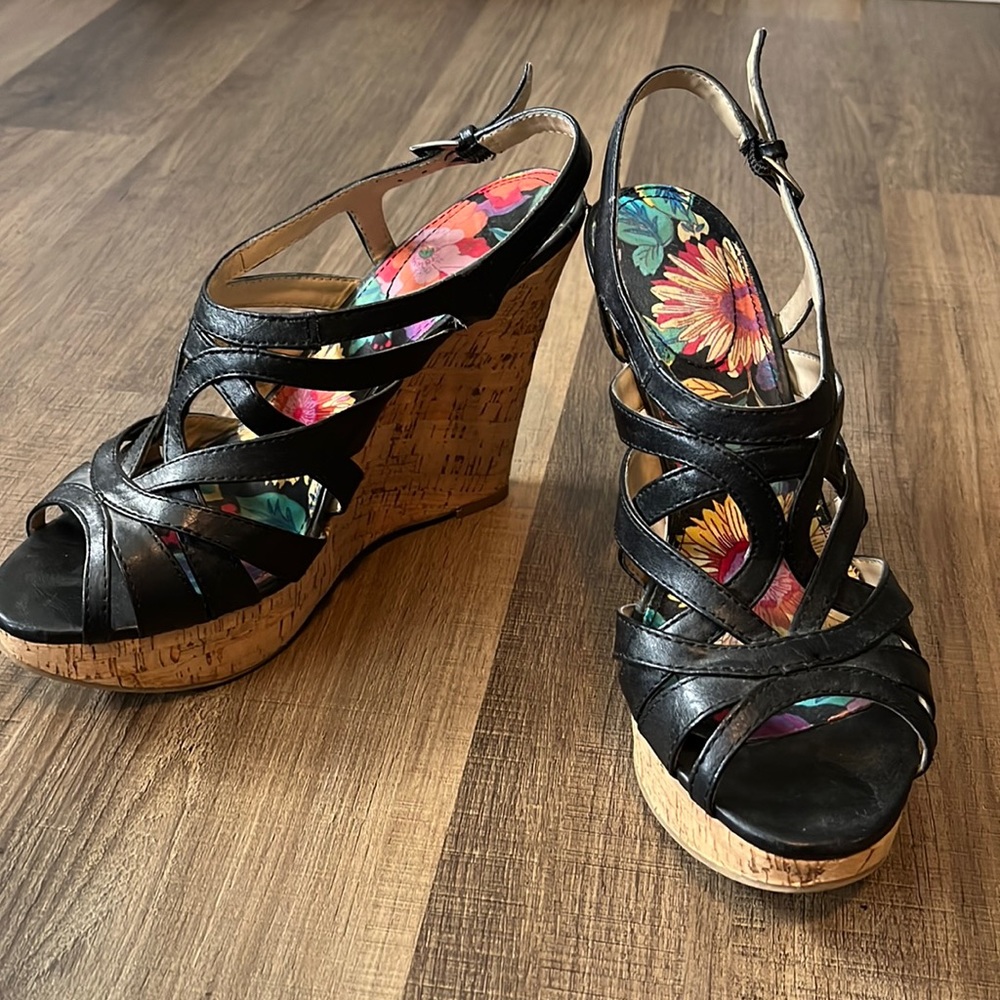 Express wedge sandals